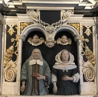 Wall monument commemorating Sir George and Lady Horner